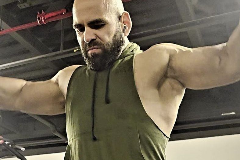 Renzo entrenando — disciplina sobre motivación
