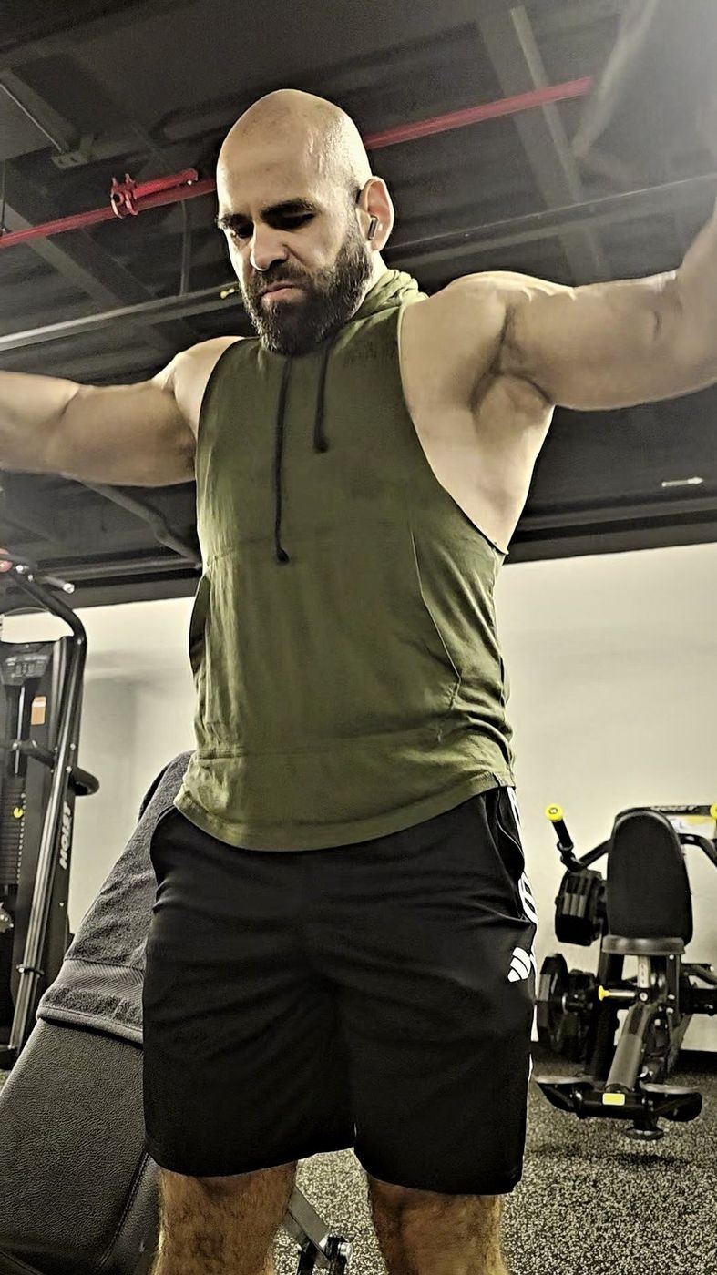 Renzo entrenando: el gimnasio dejó de ser el enemigo